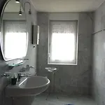 Апартаменты Fuer 5 Personen In Radewege- Berlin By Interhome Radewege