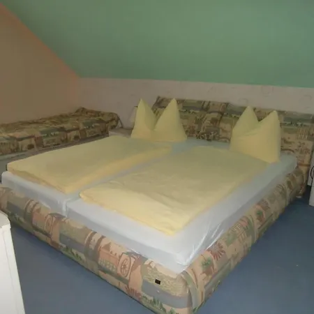 Apartment Fuer 5 Personen In Radewege- Berlin By Interhome Radewege