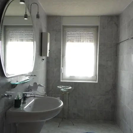 Apartment Fuer 5 Personen In Radewege- Berlin By Interhome Radewege