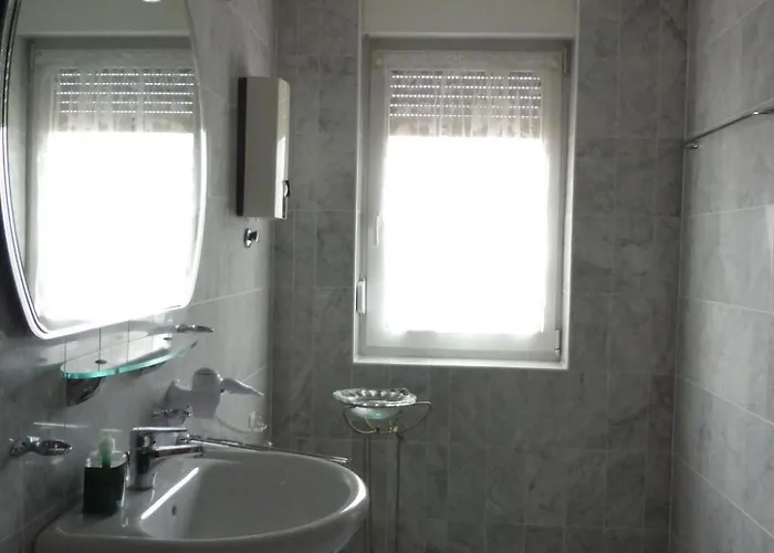 Apartamento Fuer 5 Personen In Radewege- Berlin By Interhome Radewege